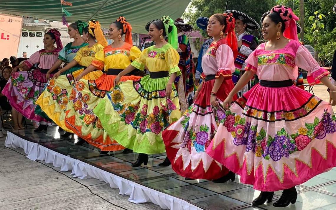 Muestran En Desfile Trajes Típicos De México El Sol De Cuernavaca Noticias Locales 