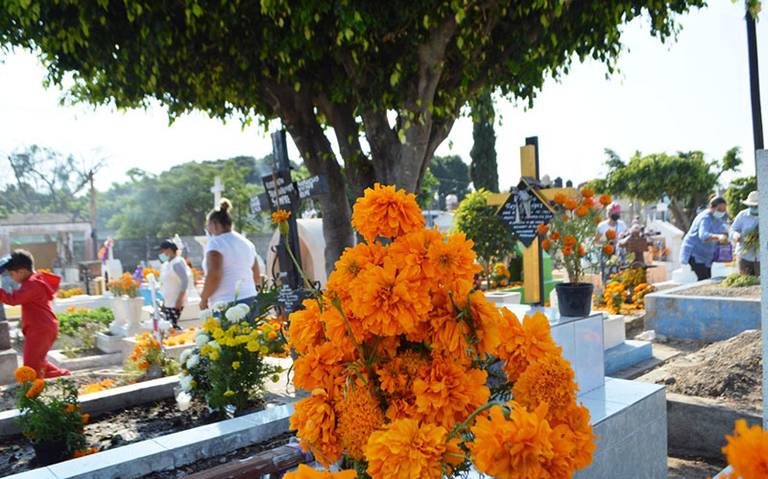 Panteones de Cuautla se llenan de familias el Día de Muertos - El Sol de  Cuautla | Noticias Locales, Policiacas, sobre México, Morelos y el Mundo